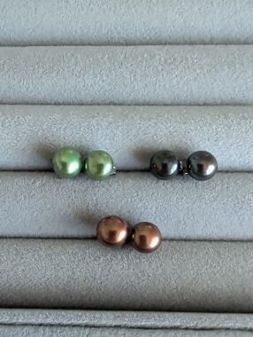 Classic Pearl Stud Earrings Set — Green, Black, Bronze